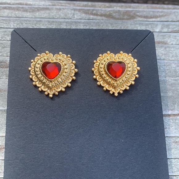 3/$20 Heart Shaped Vintage Avon Earrings - Picture 4 of 7